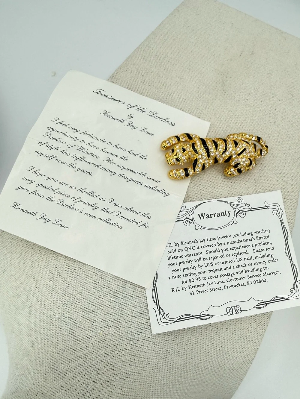 KJL Kenneth Jay Lane “Treasures Of The Duchess” Tiger Rhinestone Brooch 2.5” 90s